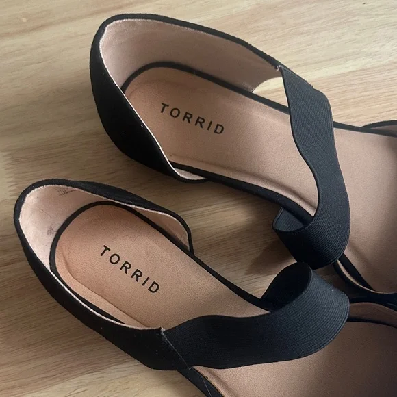 Torrid Black Flats with Strap Detail - Picture 2 of 3